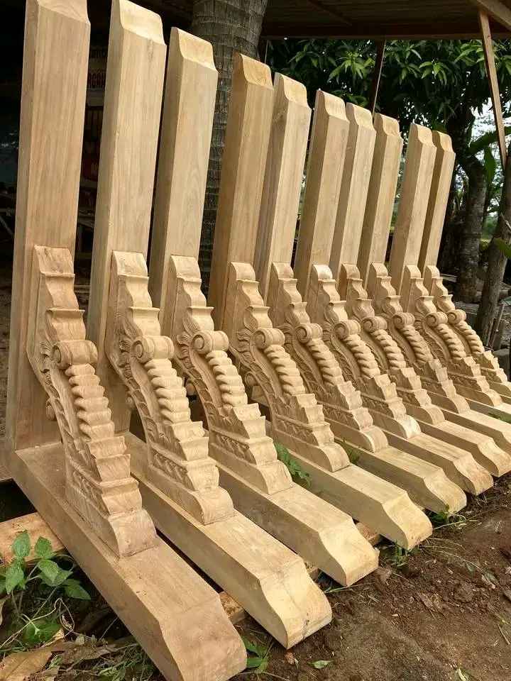 Konsol Kayu Jendela